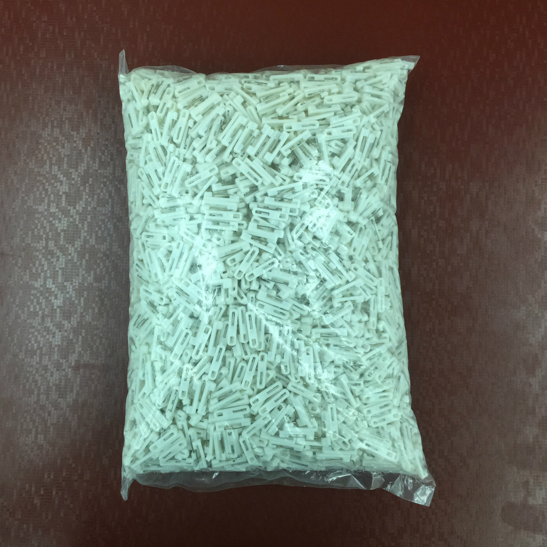 Injection Molding Accessories, White Plastic Pins, Universal Pins, Various Specifications, Glue-Free, 20-35mm