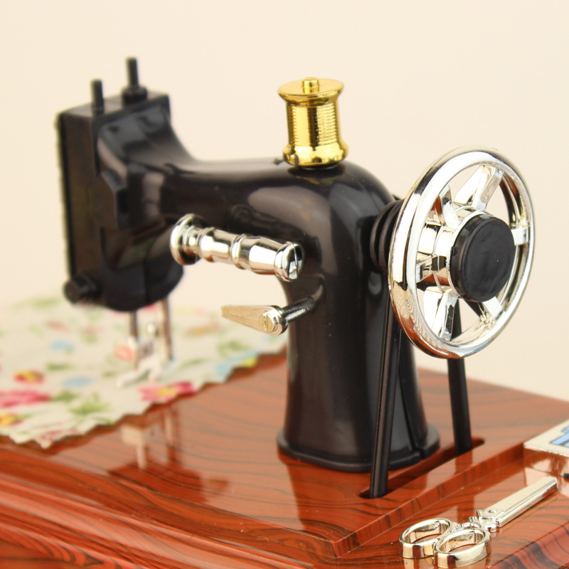 Retro nostalgic wind simulation sewing machine Music Box Music Box Creative Gifts