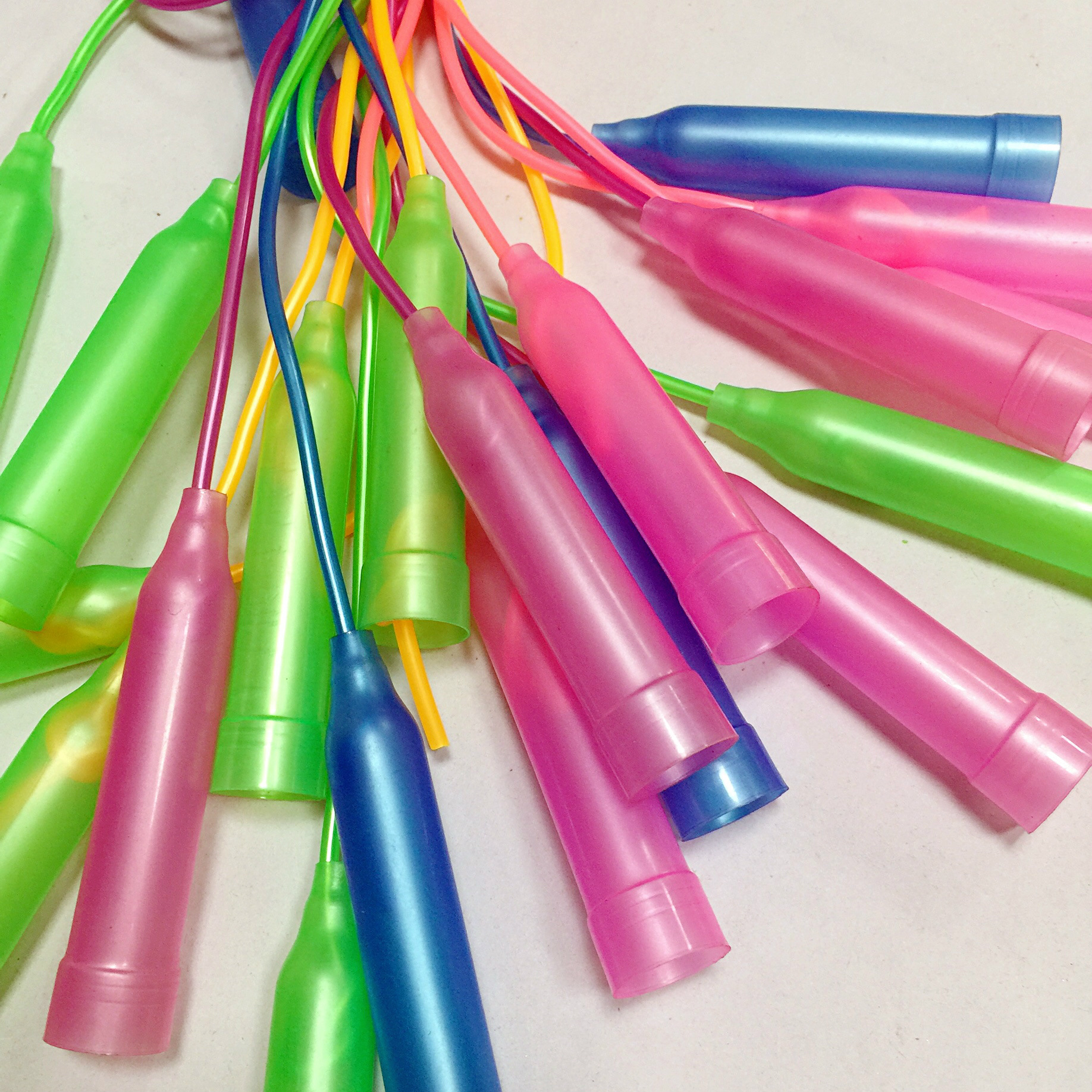 Wholesale colorful plastic skipping rope children student sports skipping rope plastic handle skipping rope student sporting goods