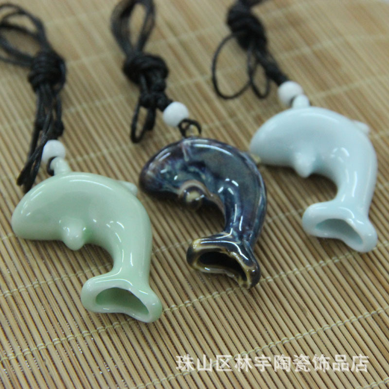 Cartoon little dolphin ceramic whistle children's ceramic necklace scenic spot hot selling crafts souvenir ceramic whistle