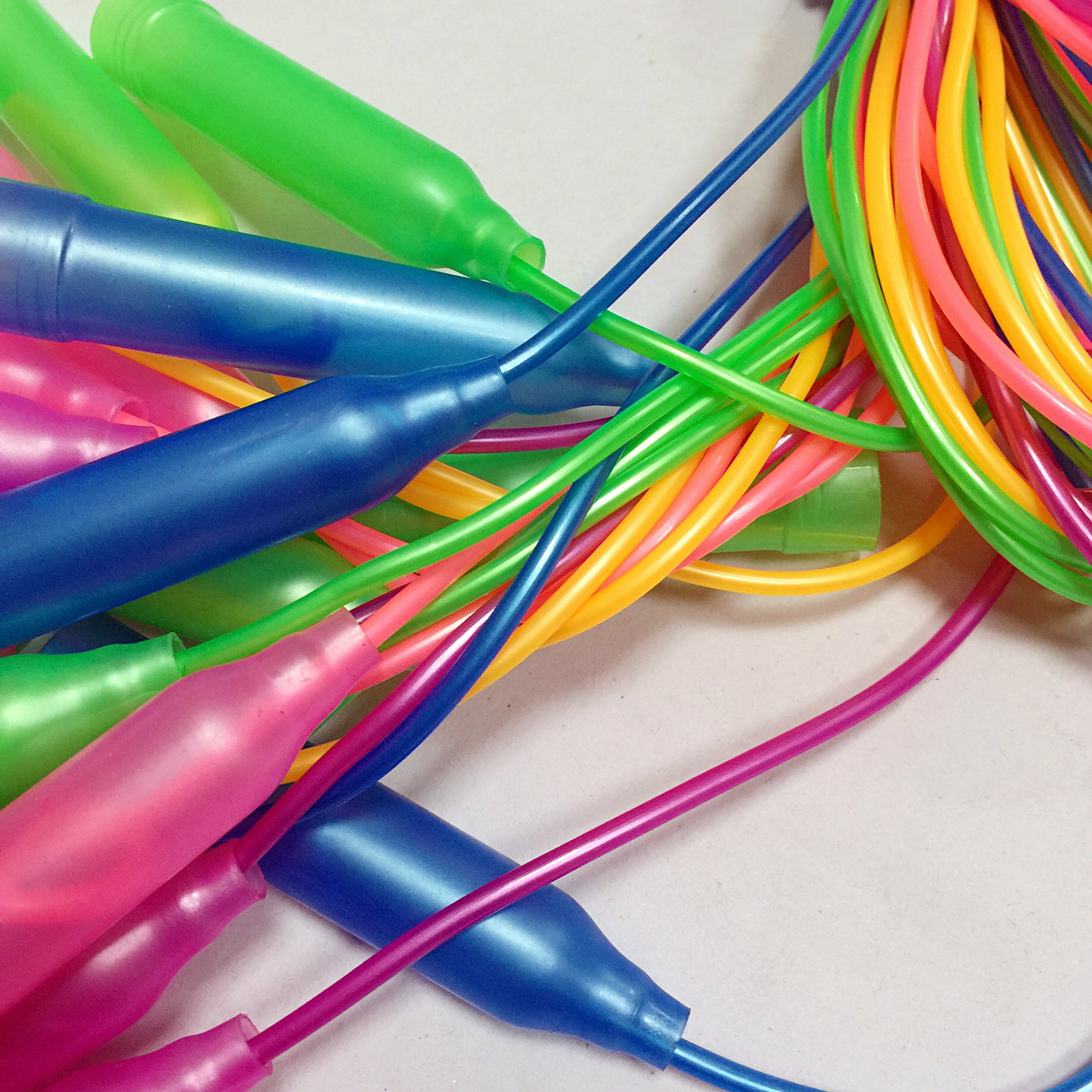 Wholesale colorful plastic skipping rope children student sports skipping rope plastic handle skipping rope student sporting goods