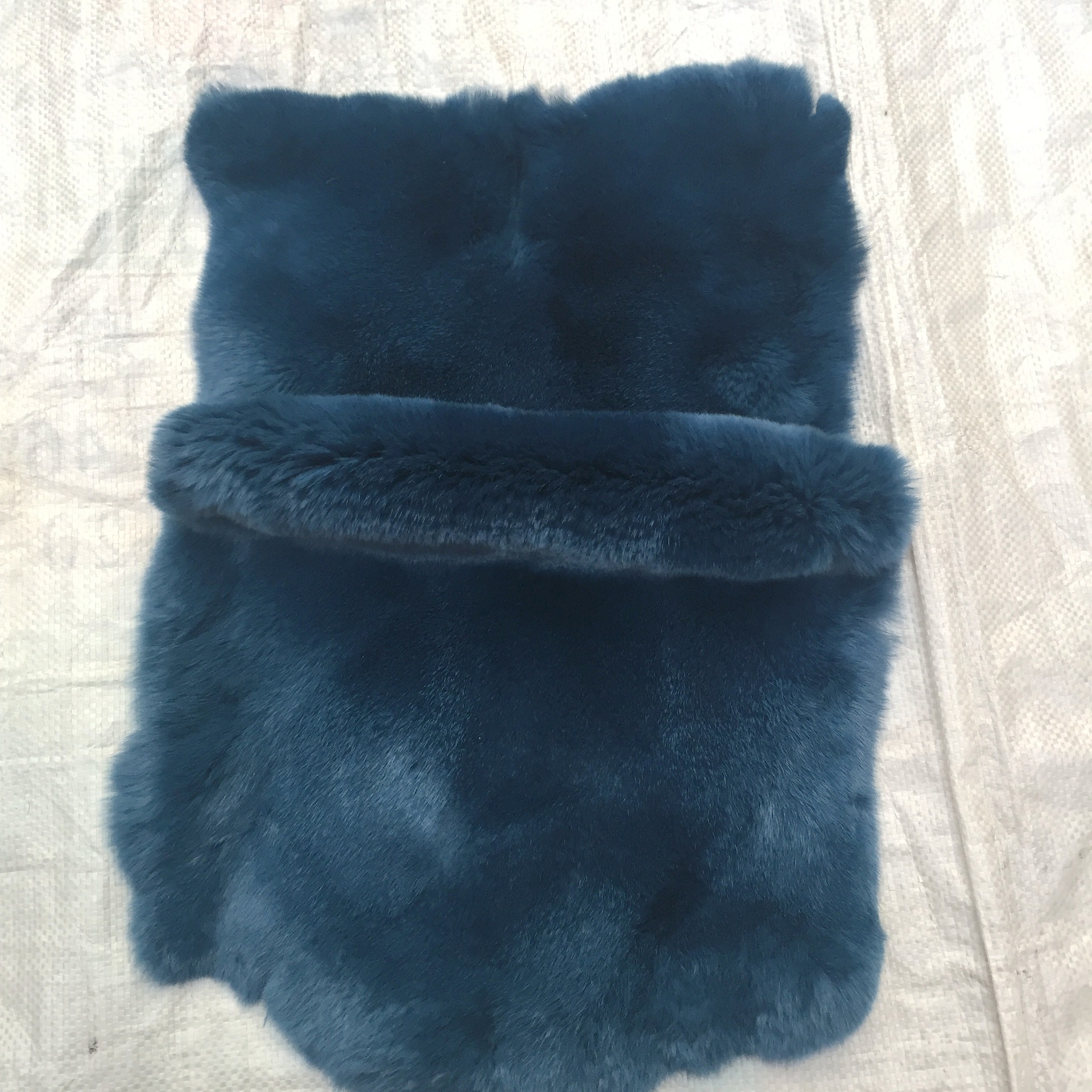 Winter rex rabbit fur whole skin raw material DIY mobile phone shell perfume holder large rabbit fur manufacturers wholesale