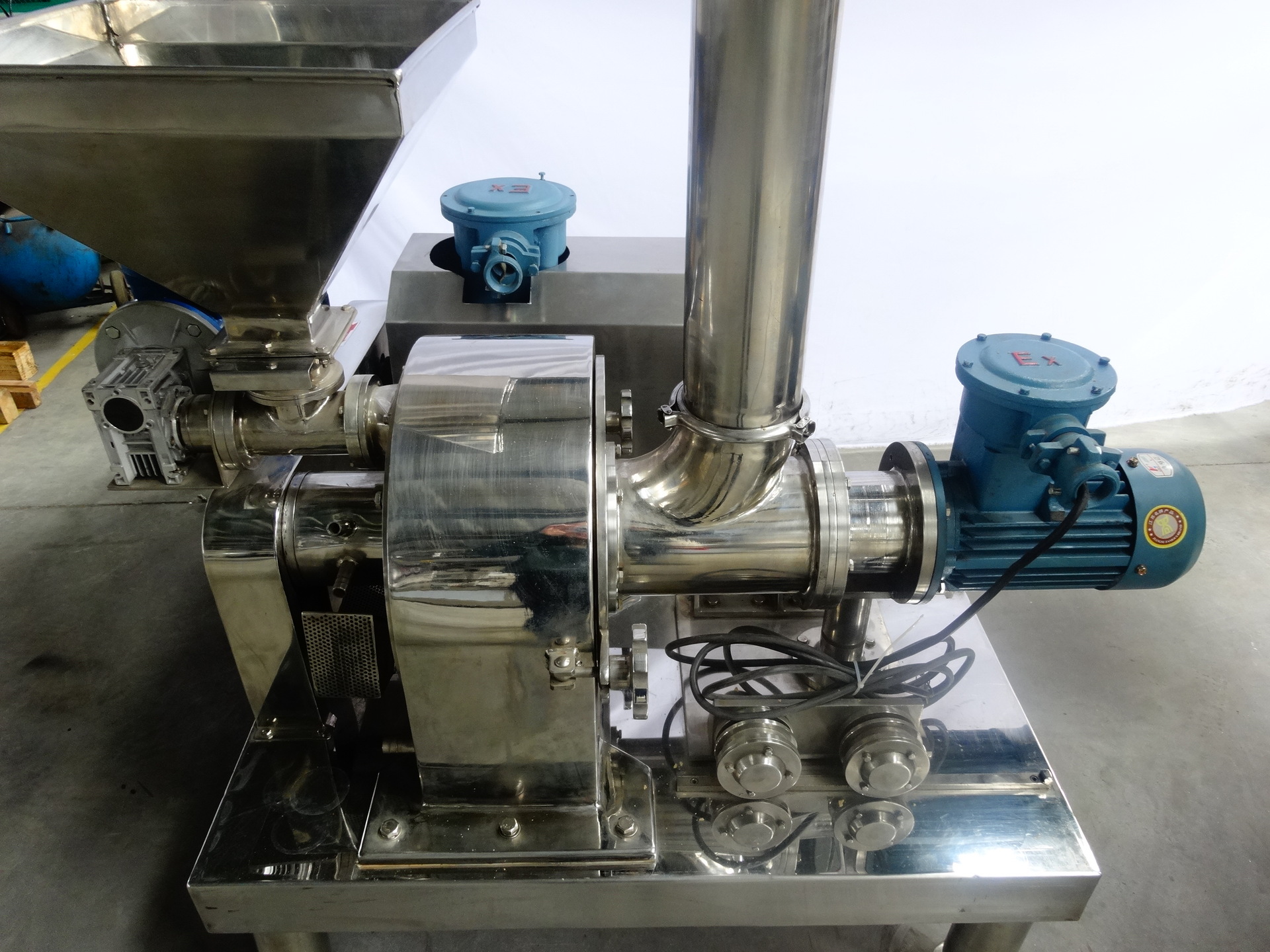 Wfj-30 Ultra-Micro Grinder Stainless Steel Multi-Functional Low Energy Consumption Ultra-Micro Grinder for Chemical Dyes and Pharmaceuticals