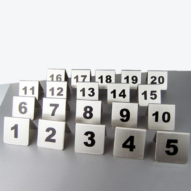 Табличка номера стола с красным цифровым индикатором