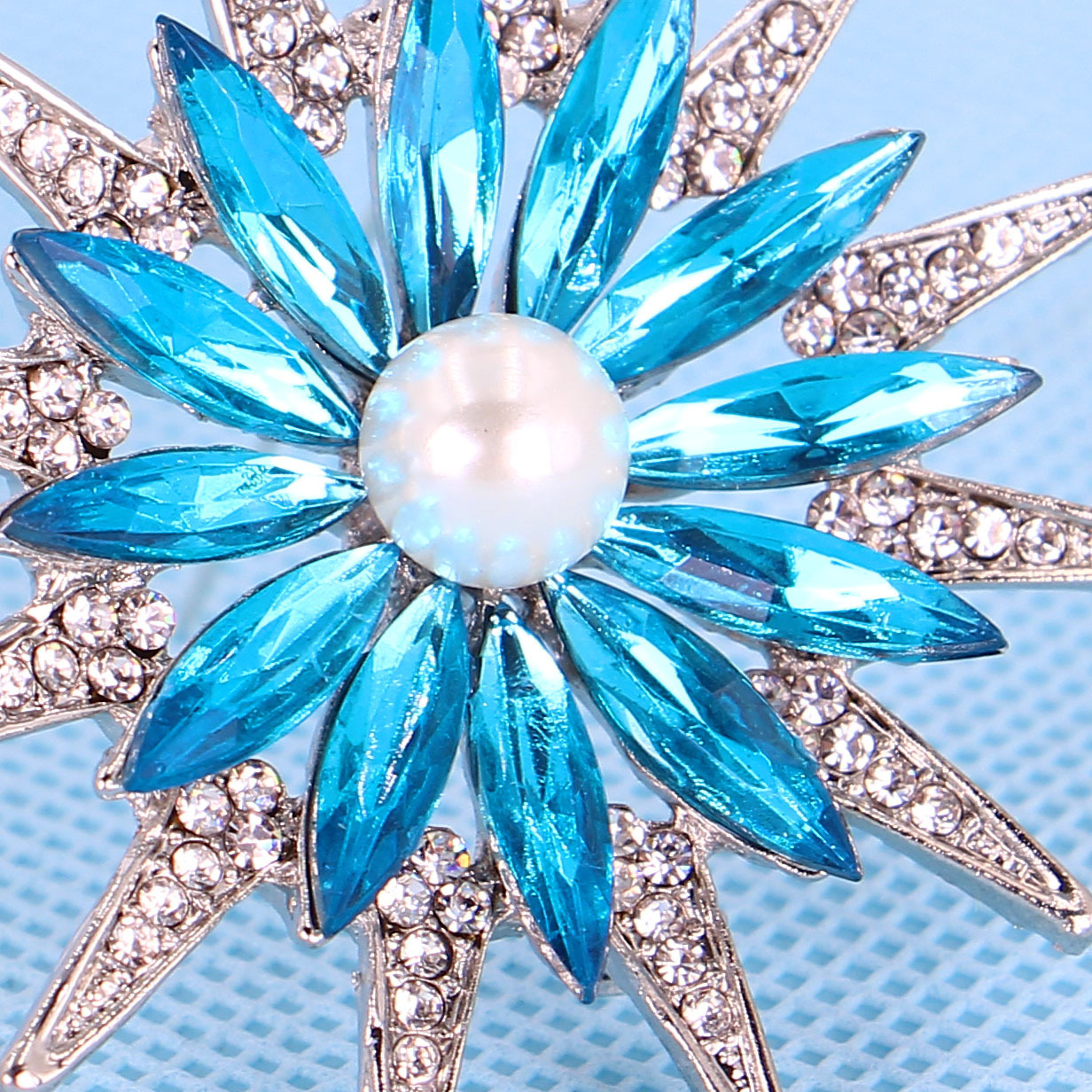 K-Style of Creative High-Gloss Pearl Rice-Shaped Acrylic Star Brooch Metal Flower Pin Fashion Couple Accessories