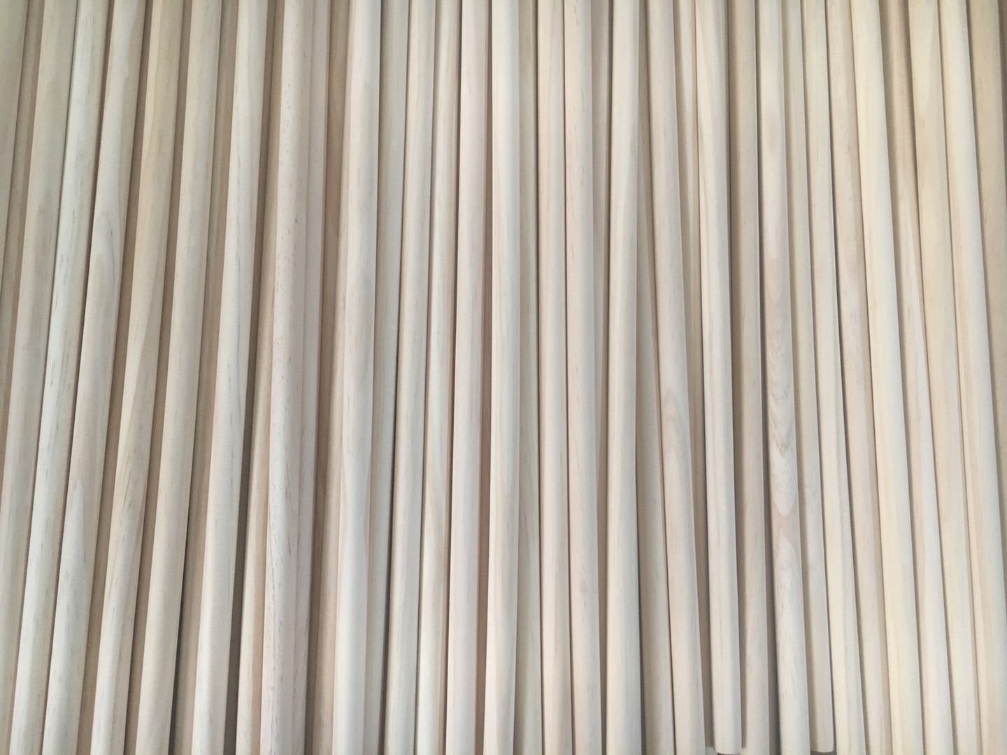 Factory direct high quality round wood stick pine stick tent bracket umbrella pole small wooden stick can specify the length