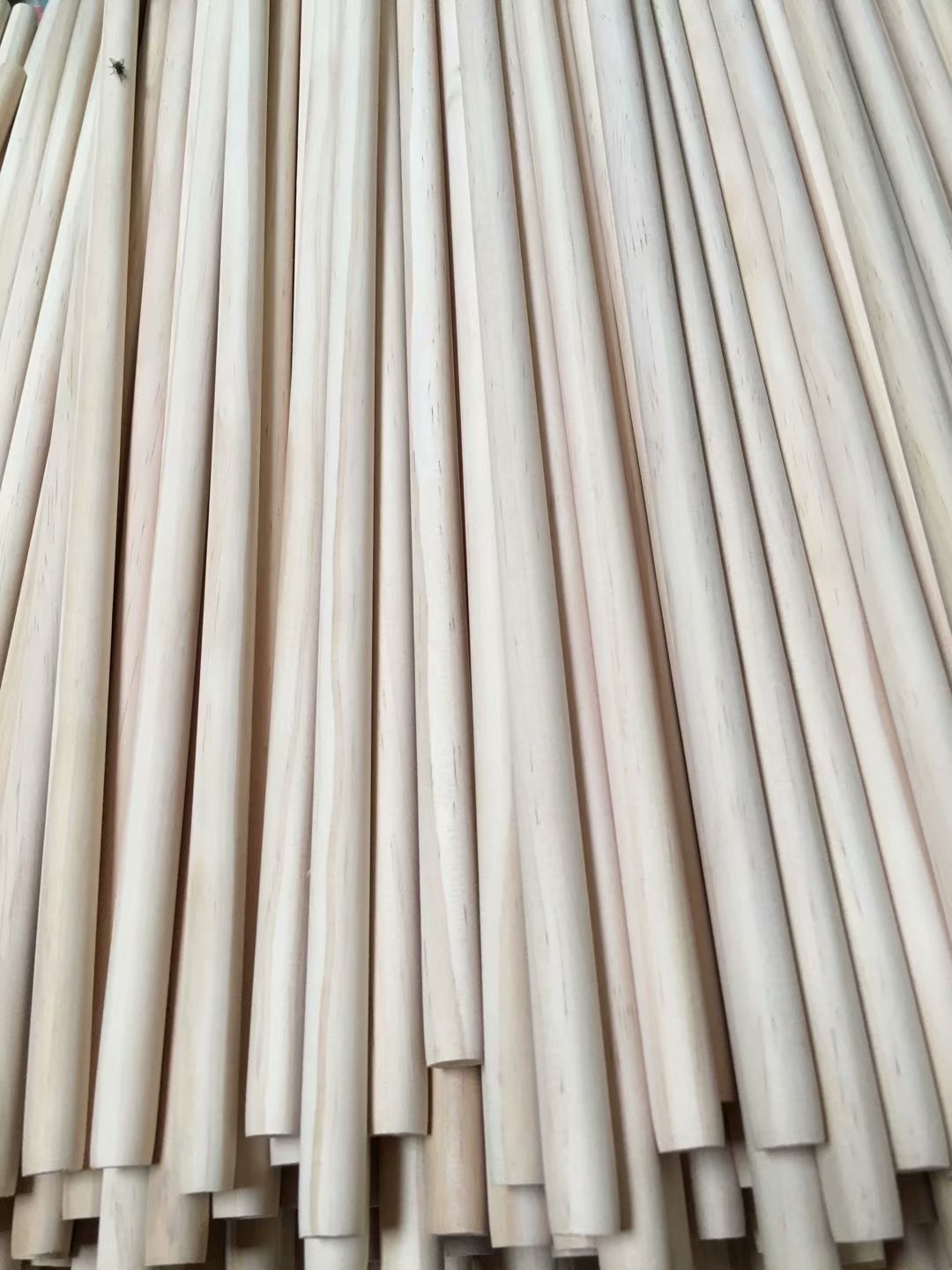 Factory direct high quality round wood stick pine stick tent bracket umbrella pole small wooden stick can specify the length