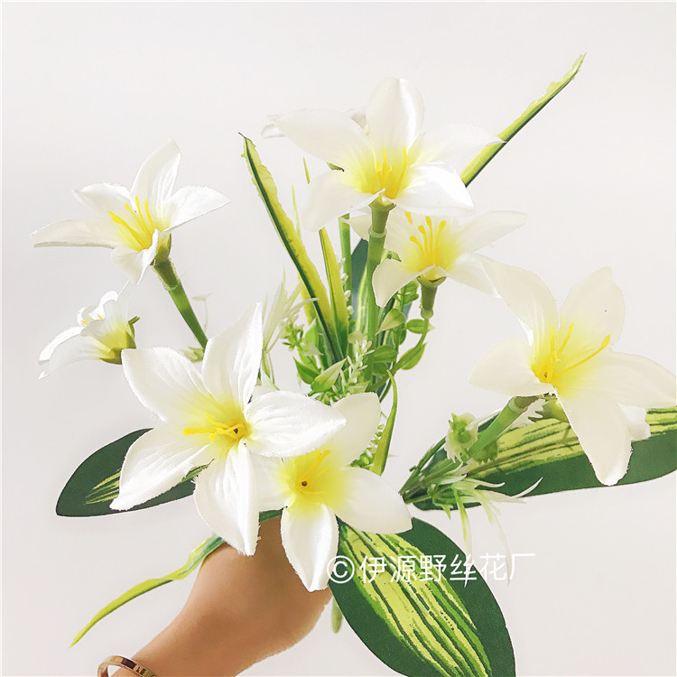 Simulation 10 head Lily perfume lily artificial flower Tiger Orchid artificial flower wholesale silk flower living room decoration wedding