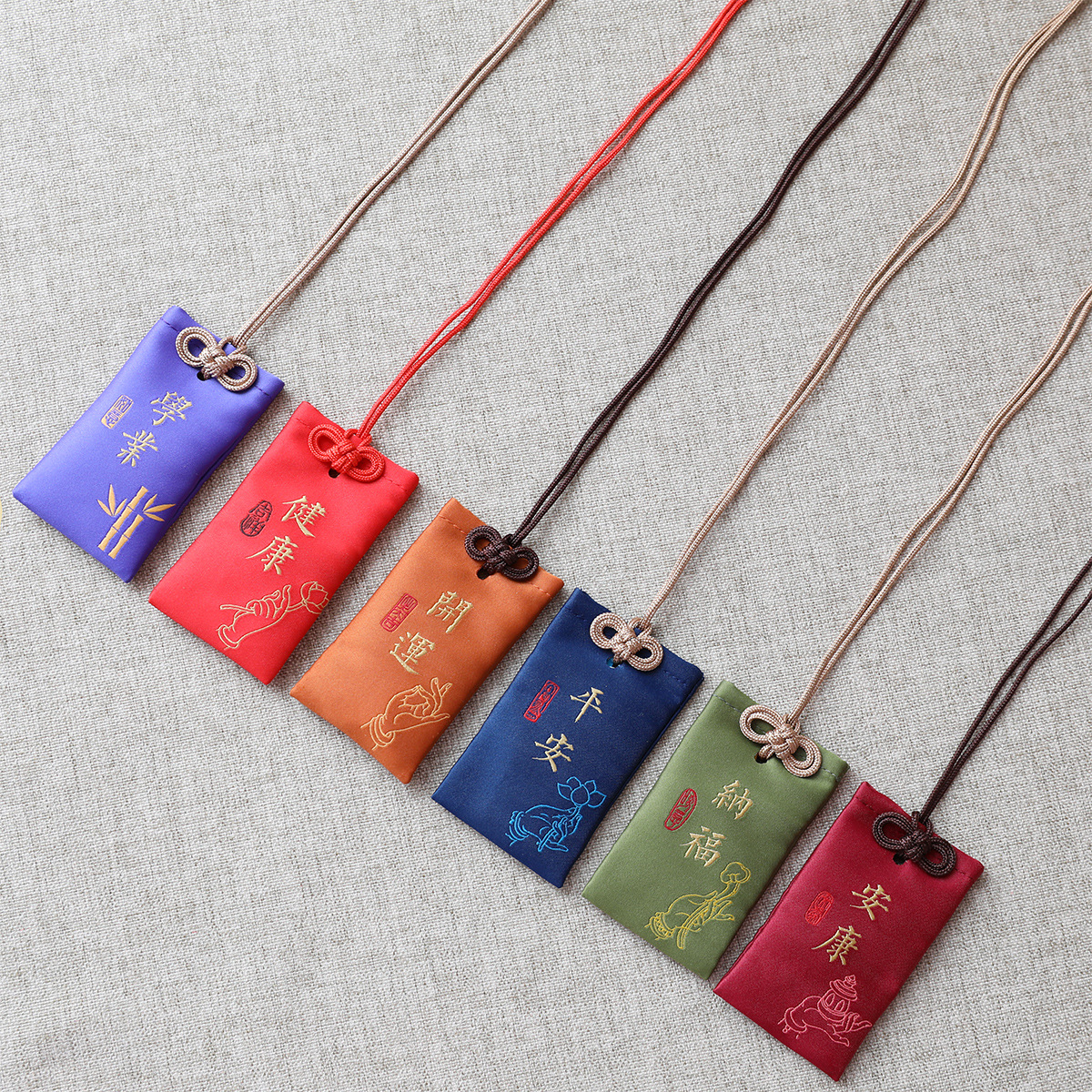 Factory wholesale blessing bag sandalwood incense bag Car pendant temple custom hanging neck bag peace sign Royal sachet