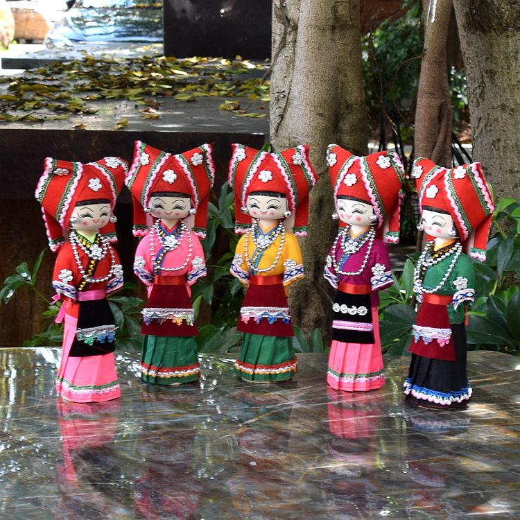 56 Minority Doll Yunnan Puppet Ornaments Wooden Doll Doll Crafts Wholesale