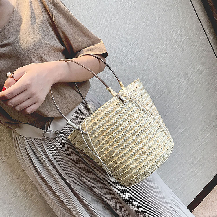 Handmade straw bag bohemian style bucket small bag simple hand bag summer seaside holiday portable women's bag