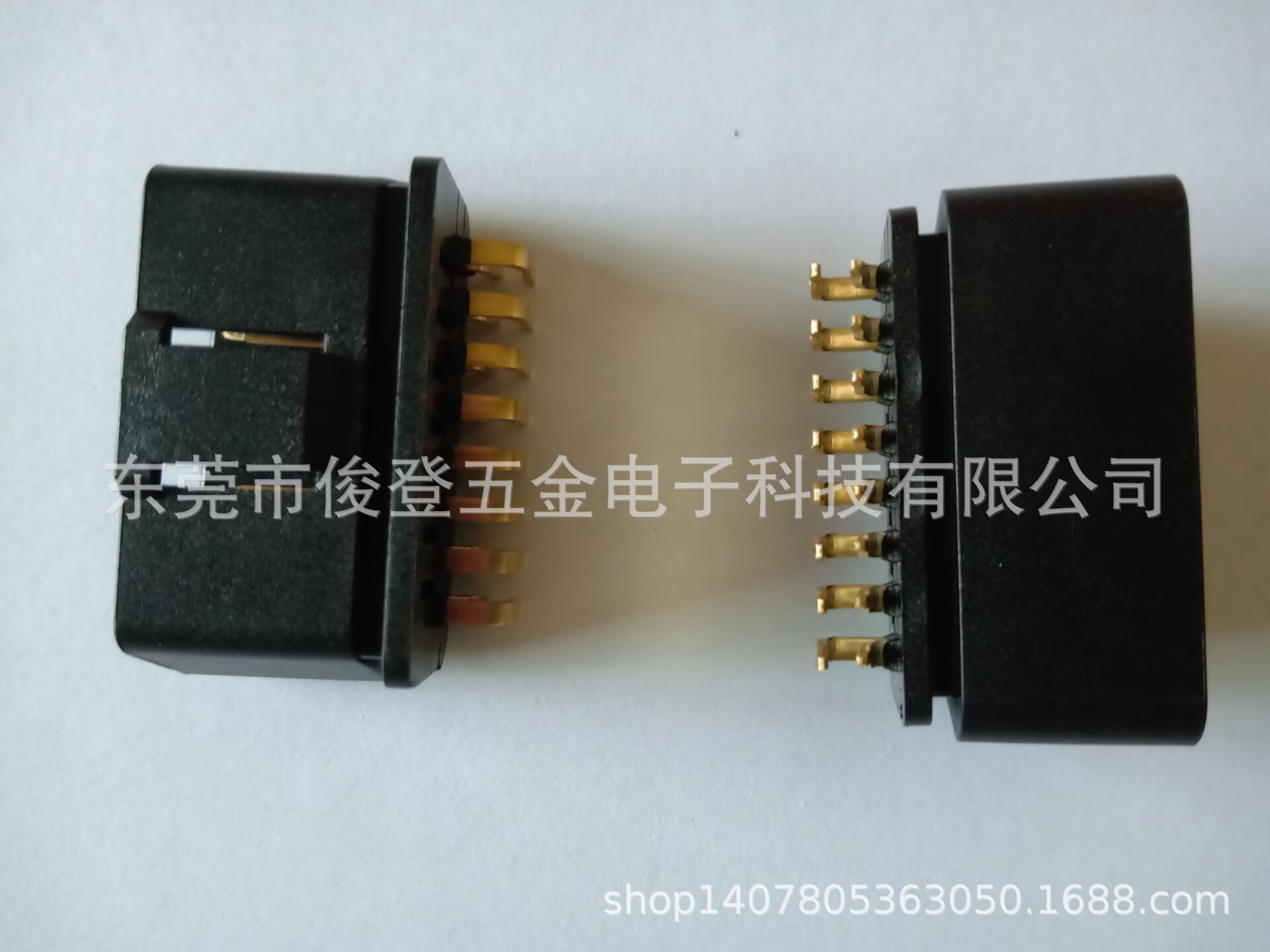 The manufacturer sells OBD2 curved pin plugs, suitable for diagnostic equipment, car networking and ELM327