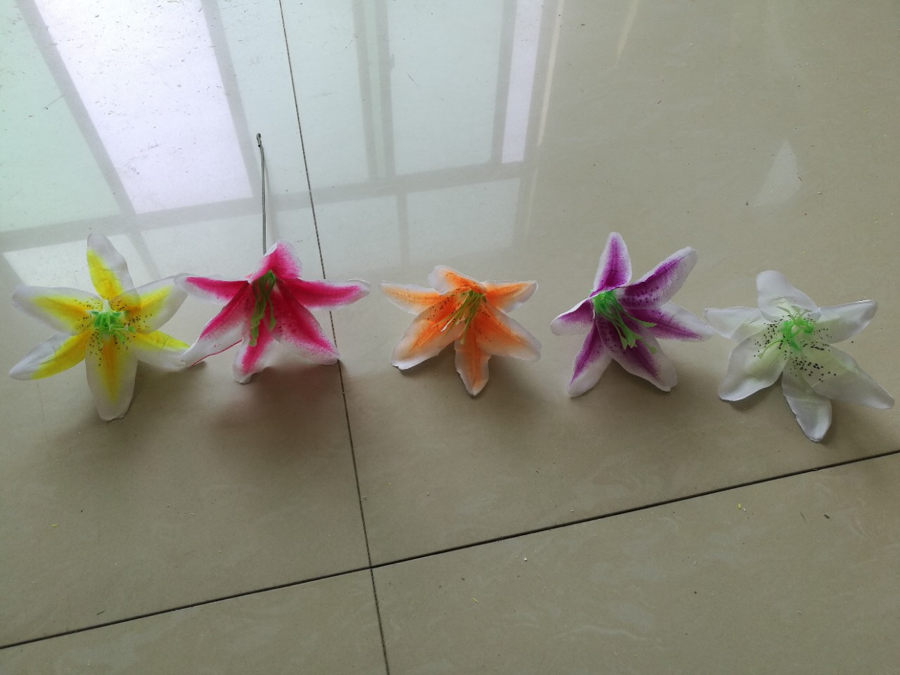 Spot! Factory direct supply 13cm lily flower wedding flower silk flower gift Qingming flower Tiger Orchid