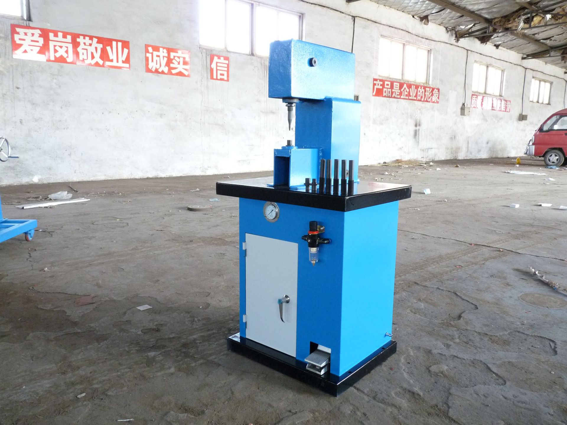 Pre-holiday special offer 2015 low price promotion high quality QM-24B pneumatic car shoe riveting machine
