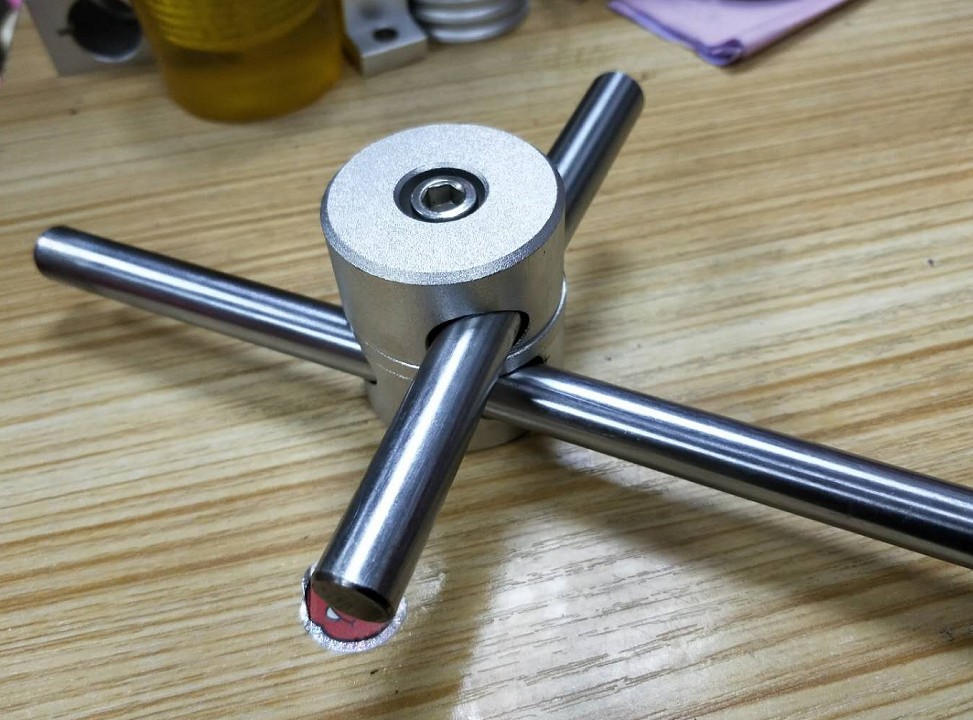 Optical axis 360-degree rotating bracket multi-angle rotating bracket quick locking 360-degree rotating clip universal cross connection