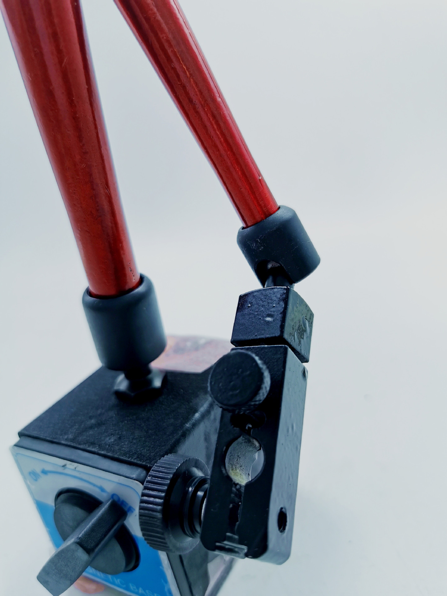 Ordinary large universal magnetic watch seat magnetic watch seat lever hundred thousand points watch bracket strong mechanical fine-tuning magnetic watch