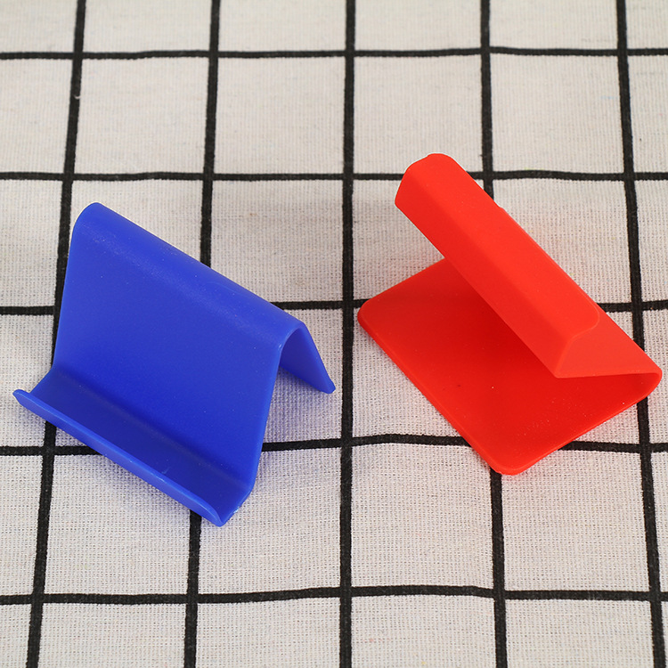 Wholesale gift advertising mobile phone holder text plastic lazy mobile phone holder simple and convenient mobile phone holder in stock