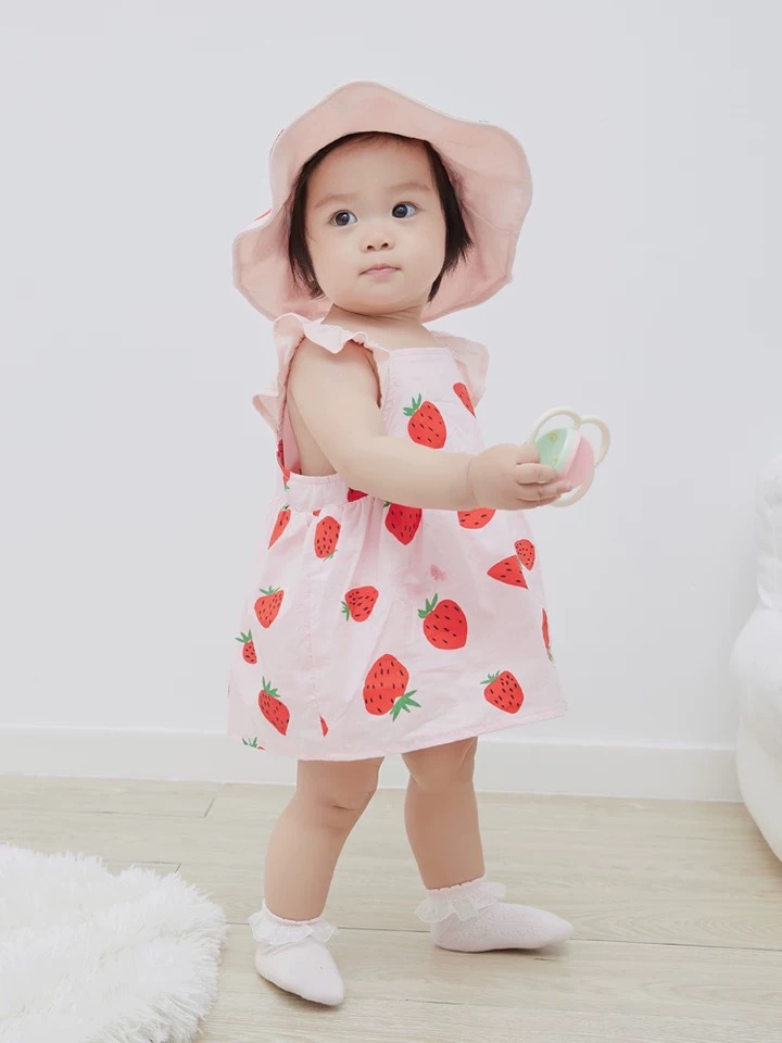 Processing categories of goods to sample plate