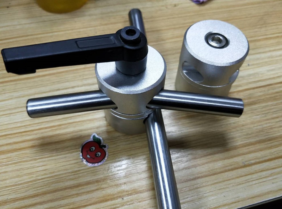 Optical axis 360-degree rotating bracket multi-angle rotating bracket quick locking 360-degree rotating clip universal cross connection