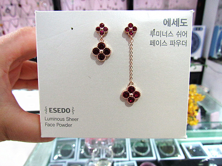 Manufacturers direct supply of accessories natural crystal new four-leaf clover earrings explosive a generation AliExpress supply