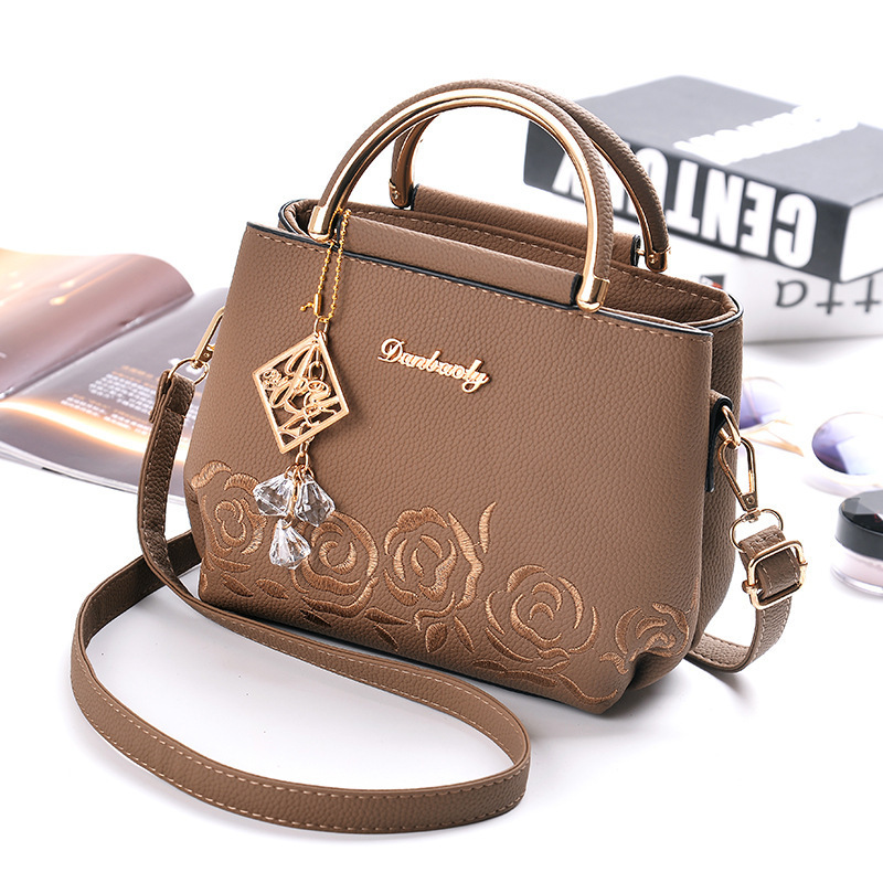 Bags wholesale 2019 bags women's new handbag shoulder bag messenger bag fashion temperament a generation of hair