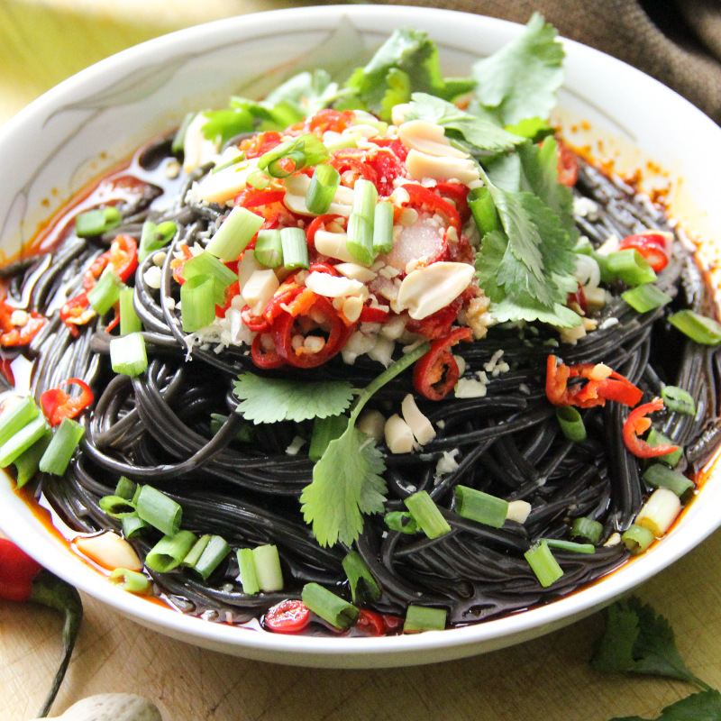 Factory direct sale of deep mountain treasure hot pot vermicelli 200 g/bag handmade fern root powder fine powder flower armor scallop vermicelli cold mix