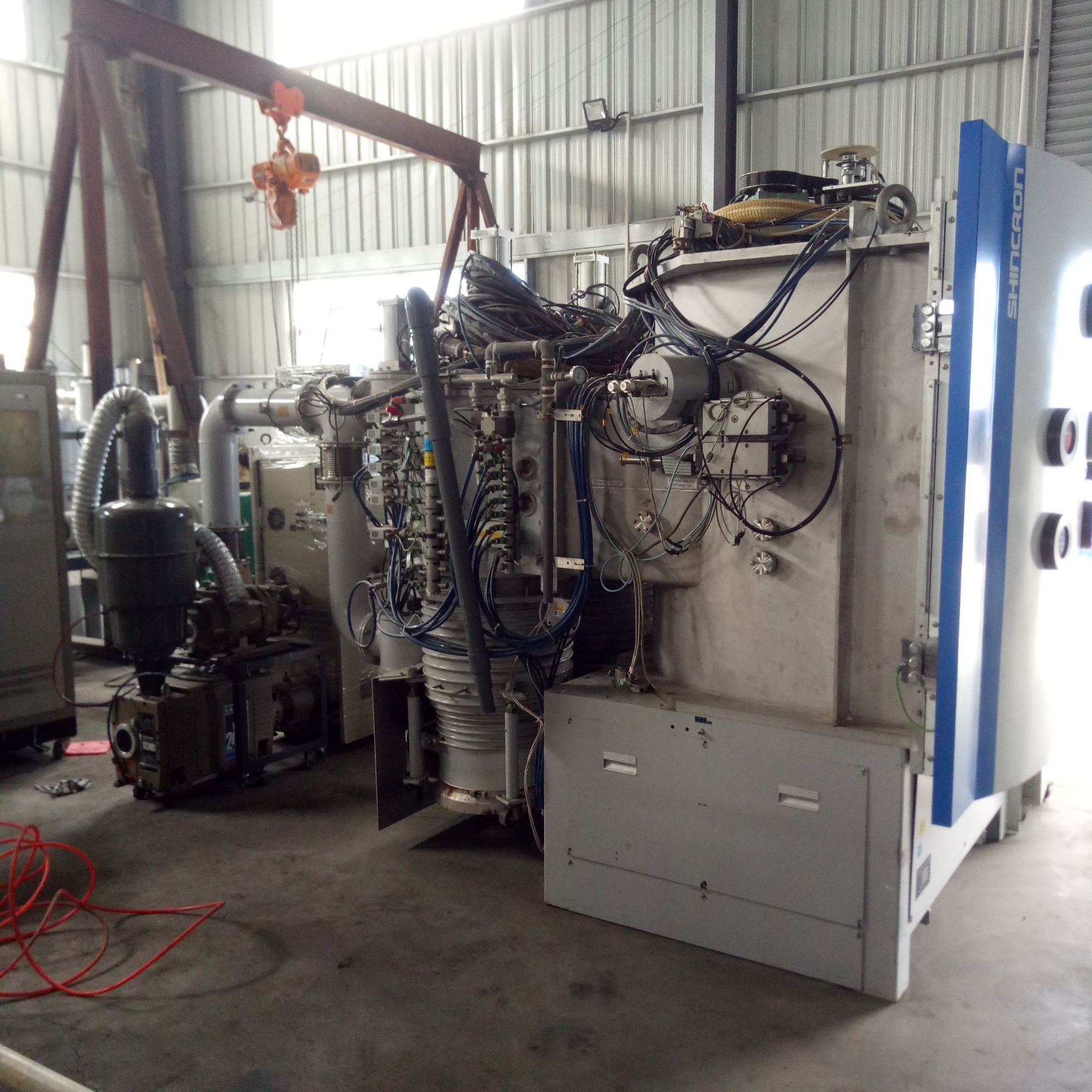 Б/У новое оптическое оборудование для нанесения покрытия в Донгуане, оборудование на 80% новое, конфигурация с двойным насосом