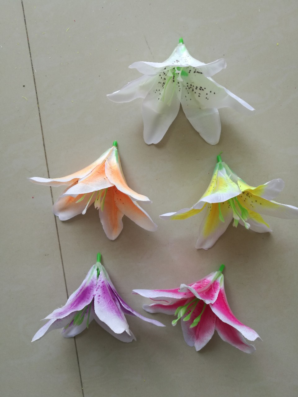 Spot! Factory direct supply 13cm lily flower wedding flower silk flower gift Qingming flower Tiger Orchid