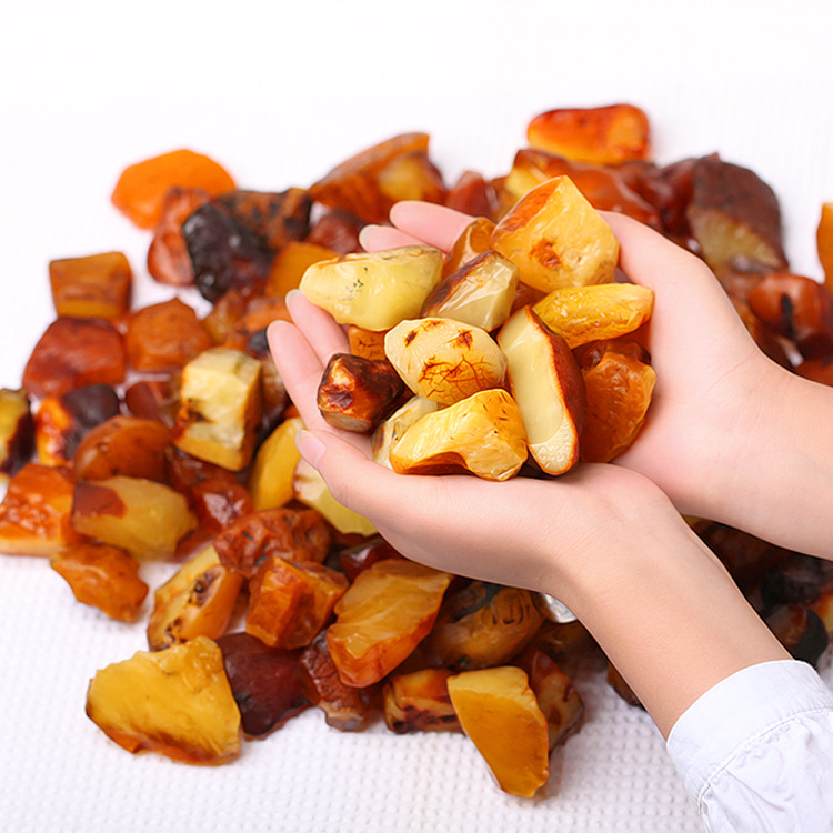 Natural non-optimized beeswax raw stone Amber chicken oil Yellow full honey gold twisted honey beads barrel beads loose beads with beads live