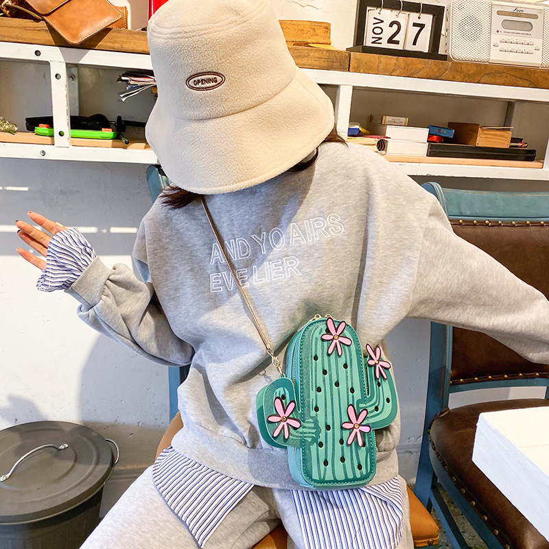 2020 New Women's Bag Funny Personalized Cactus Shoulder Bag Foreign Trade Fashion European and American Chain Crossbody Bag Women's Bag