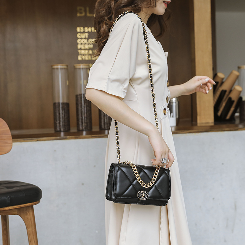 Factory direct 2020 new women's shoulder bag cross-border tide rhombus chain niche slung black ladies bag