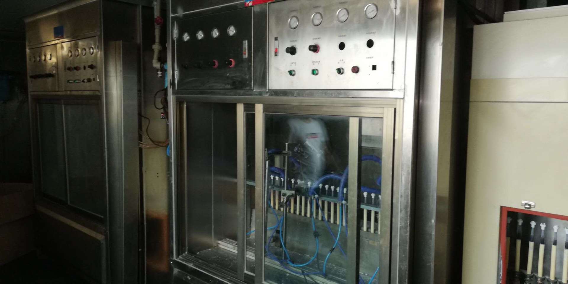 UV трек линия 200м линия впрыска топлива дешевая продажа 3 года возраст линии с удалением пыли обжарка отверждение