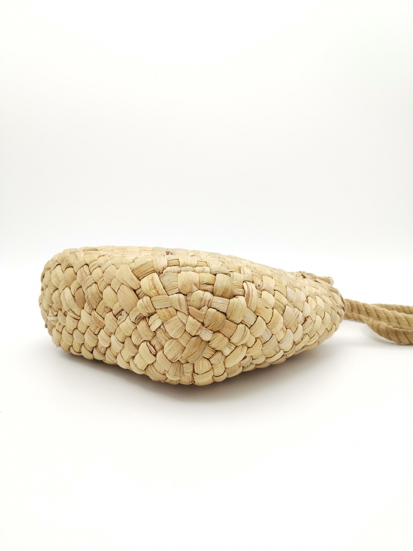 Artistic beach straw woven hollow handbag new cotton rope hand woven bag straw handbag