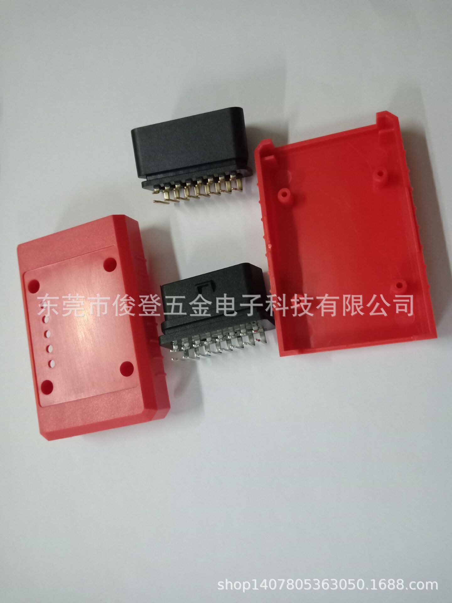 Manufacturer sells OBD male-to-female adapter for diagnostic equipment