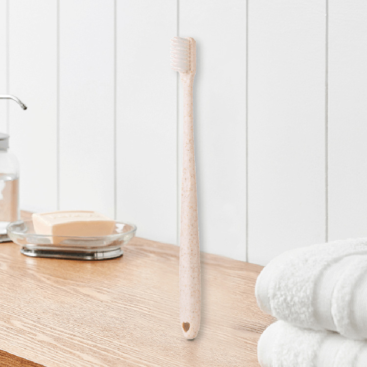 Одноразовые туалетные принадлежности для отелей B&B Мягкая зубная щетка с биологически разлагаемыми щетинами Экологически чистая зубная щетка Оптовая кастомизация