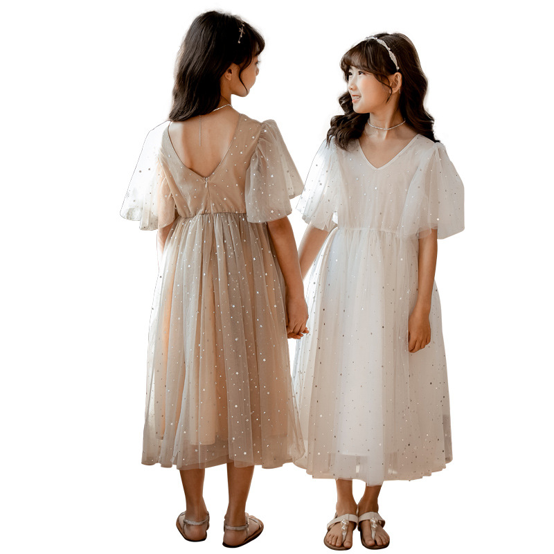 Spring and summer new V-neck short sleeve Girls star dress Princess dress shaking sound network red explosions parent outfit a generation of hair