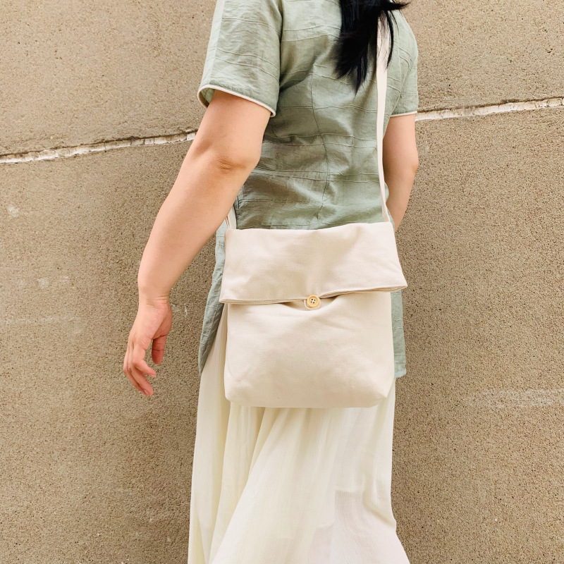 Factory supply DIY blank slung shoulder canvas bag hand-painted personalized shopping gift student book bag