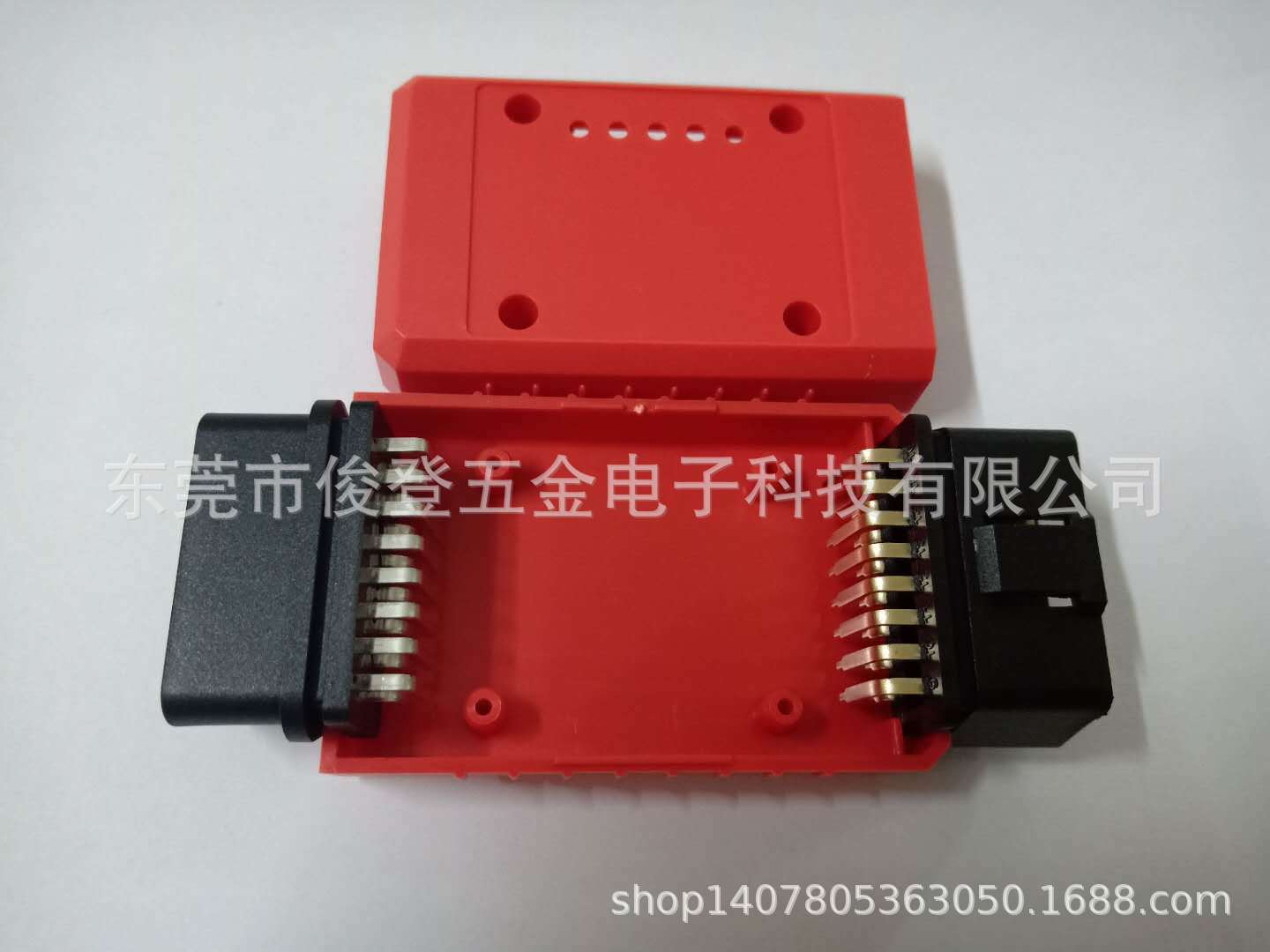 Manufacturer sells OBD male-to-female adapter for diagnostic equipment