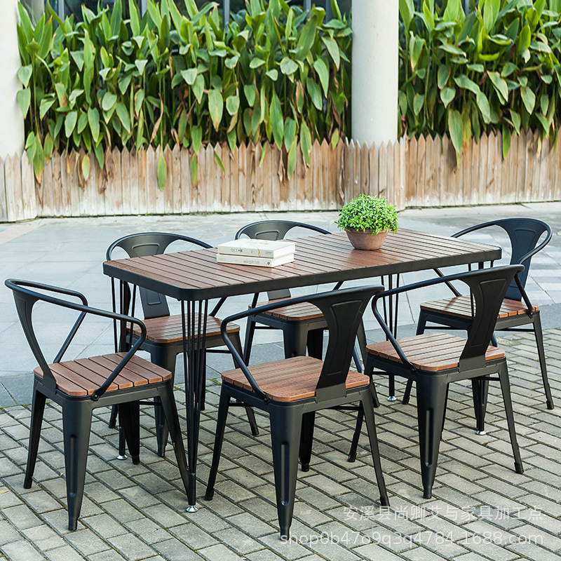 Комбинация стола и стульев из пластика для уличного кафе, отеля, магазина молочного чая, бара, двора, отдыха на балконе