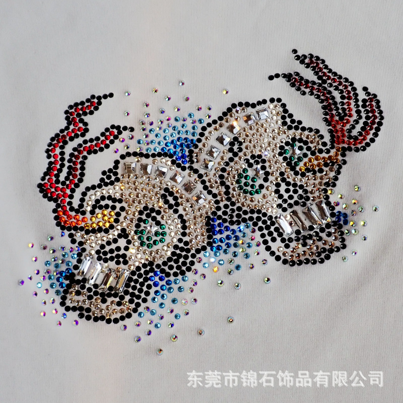 Горячее тиснение черепа, лазерная верстка, обработка и кастомизация одежды