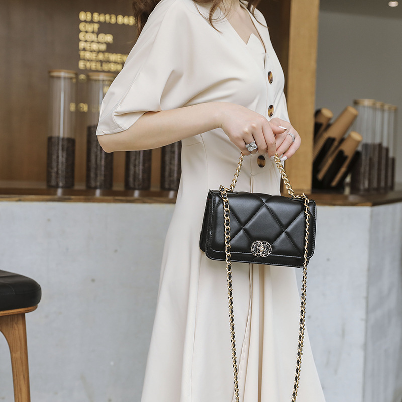 Factory direct 2020 new women's shoulder bag cross-border tide rhombus chain niche slung black ladies bag