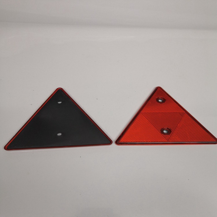 Пластиковый треугольный знак для полуприцепа