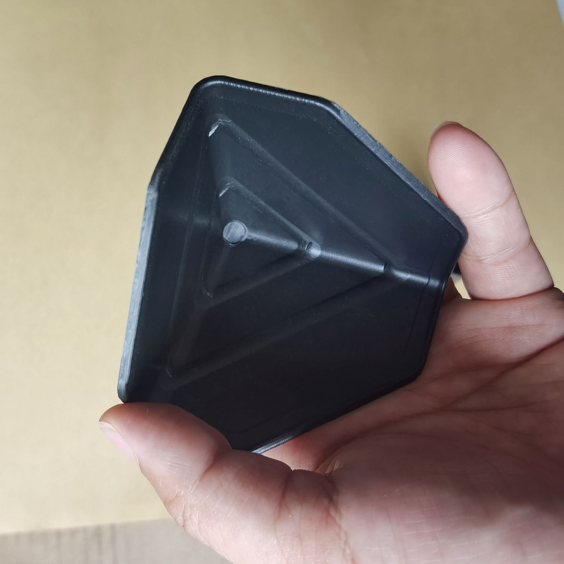 6cm Thickeneded Plastic Corner Protector Thickness Carton Packaging Protective Corner Three Bread Corner Right Angle Furniture Transport Packaging