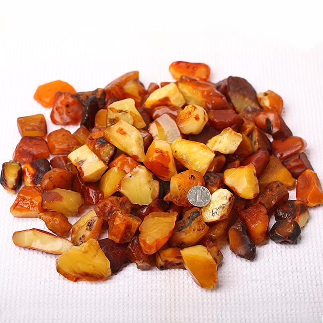 Natural non-optimized beeswax raw stone Amber chicken oil Yellow full honey gold twisted honey beads barrel beads loose beads with beads live