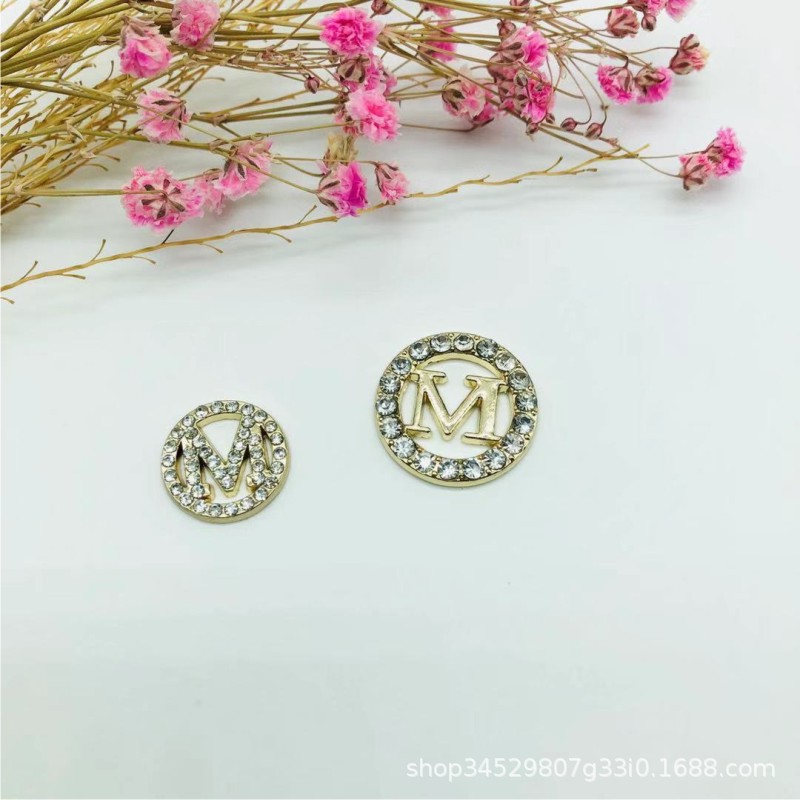 Factory wholesale DIY jewelry accessories alloy diamond M letter hand-sewn paste clothing shoes and hats hardware label