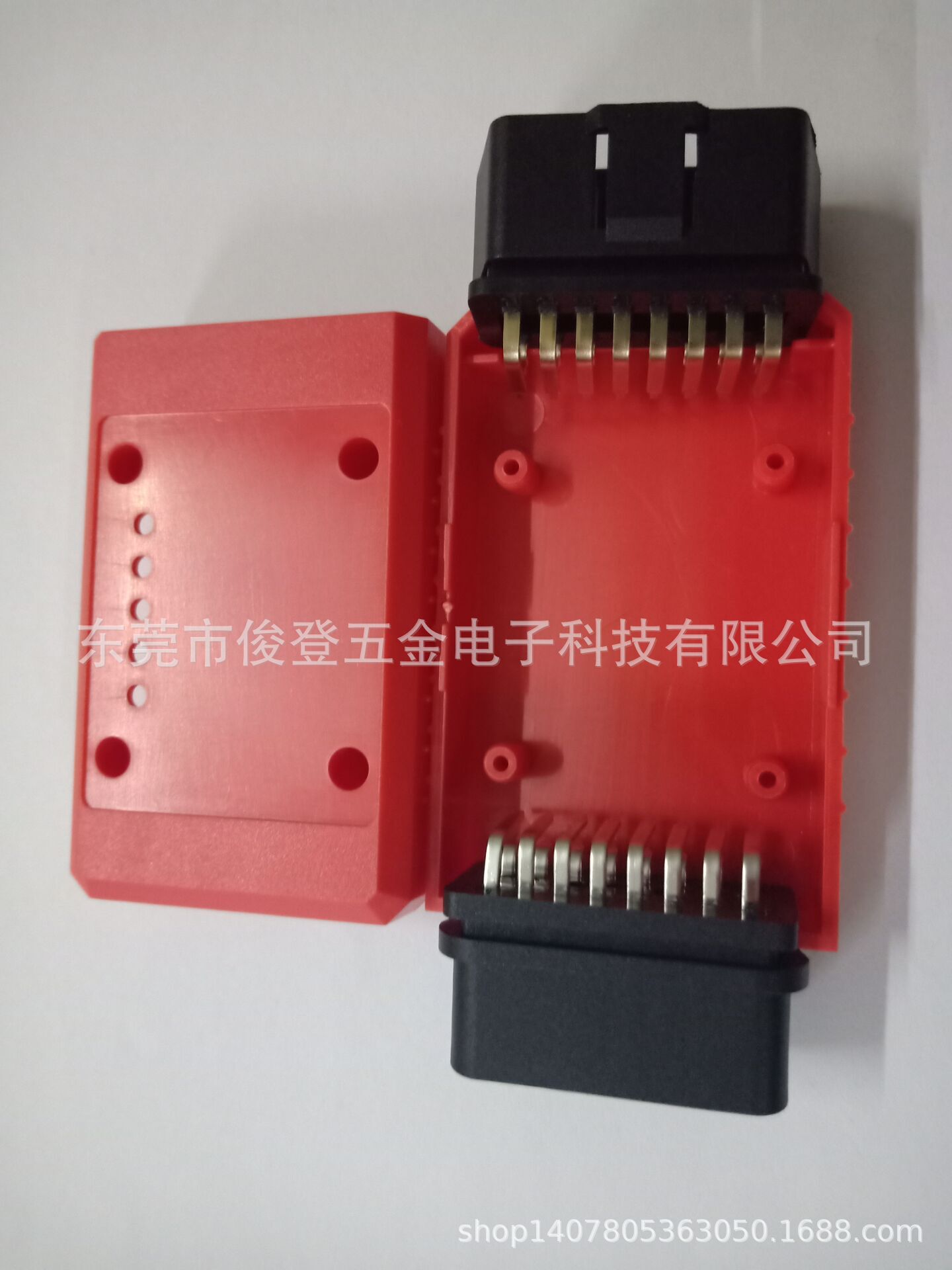 Manufacturer sells OBD male-to-female adapter for diagnostic equipment