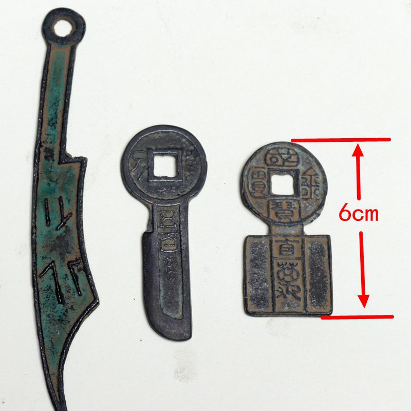 Ancient coins, knives, coins, three-hole coins, Treasury coins, Wang Mang money, a knife, a set of five thousand warring States knives and coins