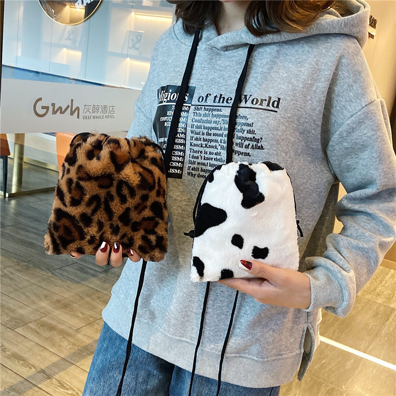 2019 autumn and winter New leopard print fur bucket women's bag personality creative niche single shoulder diagonal fashion handbag