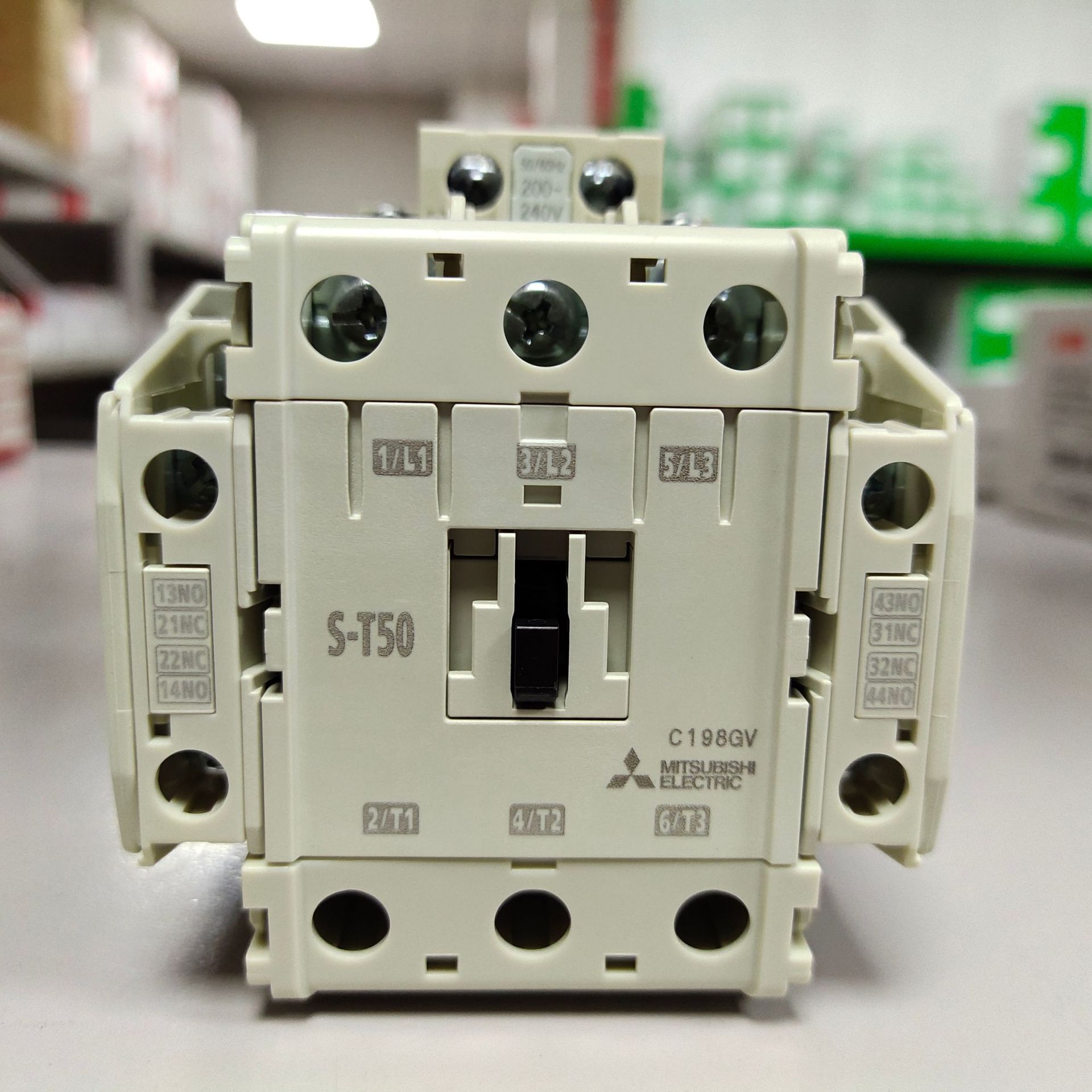 MiTSuBiShi OriginAl AC ConTAcTor S-T80 AC100V AC110V 2A2B C STock New in STock