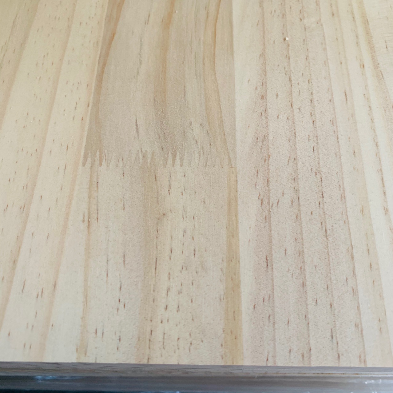 Source manufacturers pine wood solid wood radiation pine finger plate laminated New Zealand Pine plate